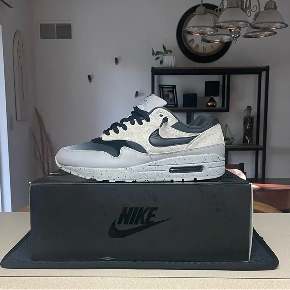🔥Nike Air Max 1🔥 - Picture 4 of 14